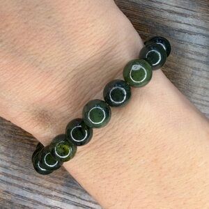 Elegant Green Beaded Bracelet